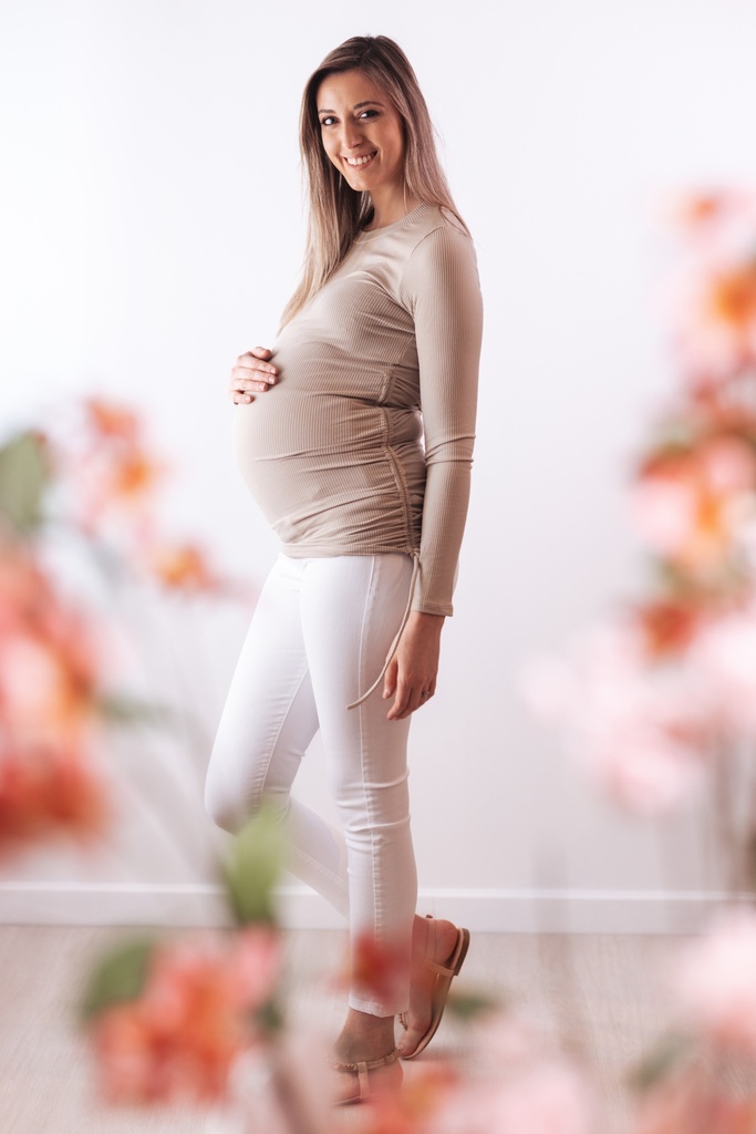 Summer 24’-  Zwangerschapstop met lange mouwen - Geribbeld Taupe