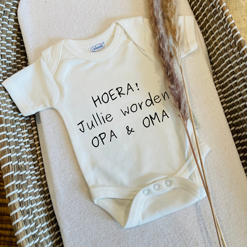 BODY - HOERA JULLIE WORDEN OMA & OPA