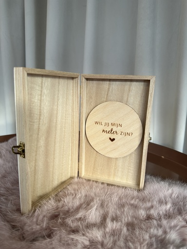 Wil je mijn meter zijn? - houten kistje met houten cirkel