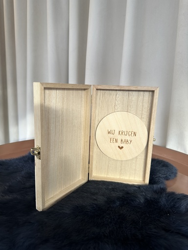 wij krijgen een baby! - houten kistje en houten cirkel 